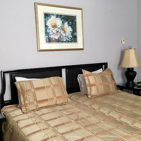 Trinity House Inn Gananoque Bagian luar foto