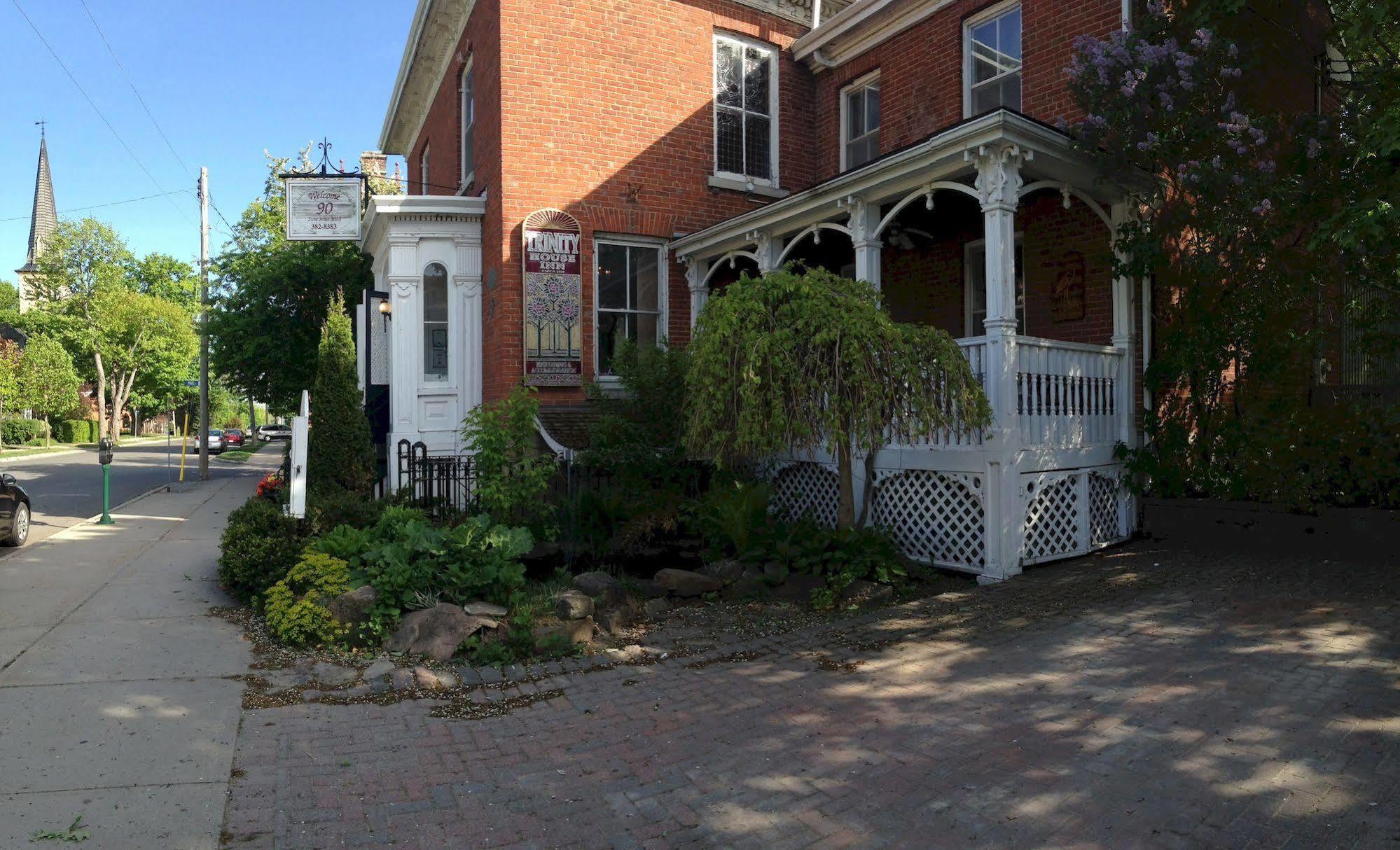 Trinity House Inn Gananoque Bagian luar foto