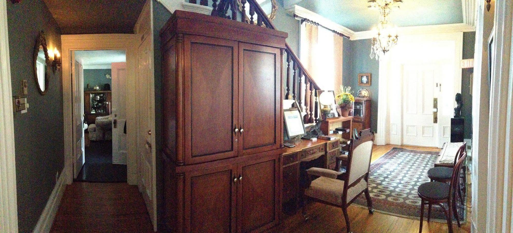 Trinity House Inn Gananoque Bagian luar foto