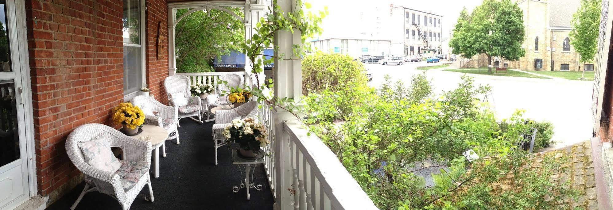 Trinity House Inn Gananoque Bagian luar foto