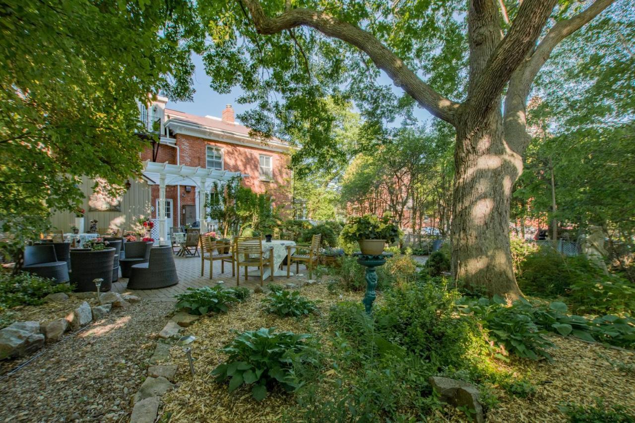 Trinity House Inn Gananoque Bagian luar foto