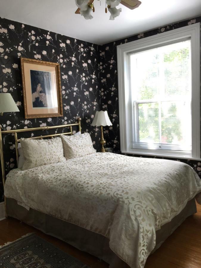 Trinity House Inn Gananoque Bagian luar foto