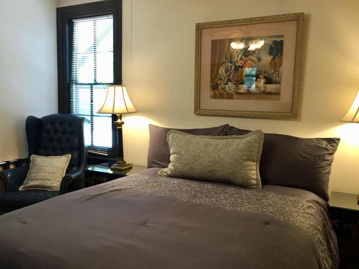 Trinity House Inn Gananoque Bagian luar foto