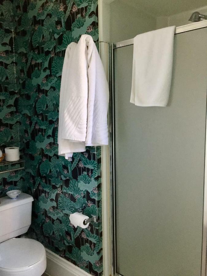 Trinity House Inn Gananoque Bagian luar foto