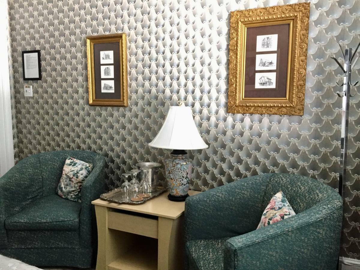 Trinity House Inn Gananoque Bagian luar foto