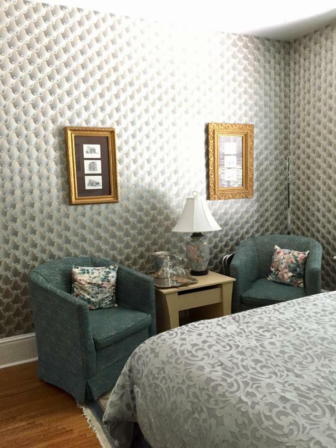 Trinity House Inn Gananoque Bagian luar foto