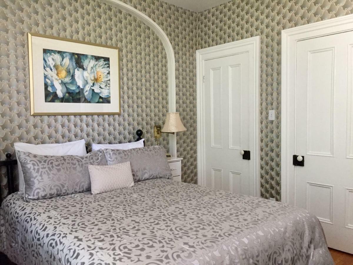 Trinity House Inn Gananoque Bagian luar foto