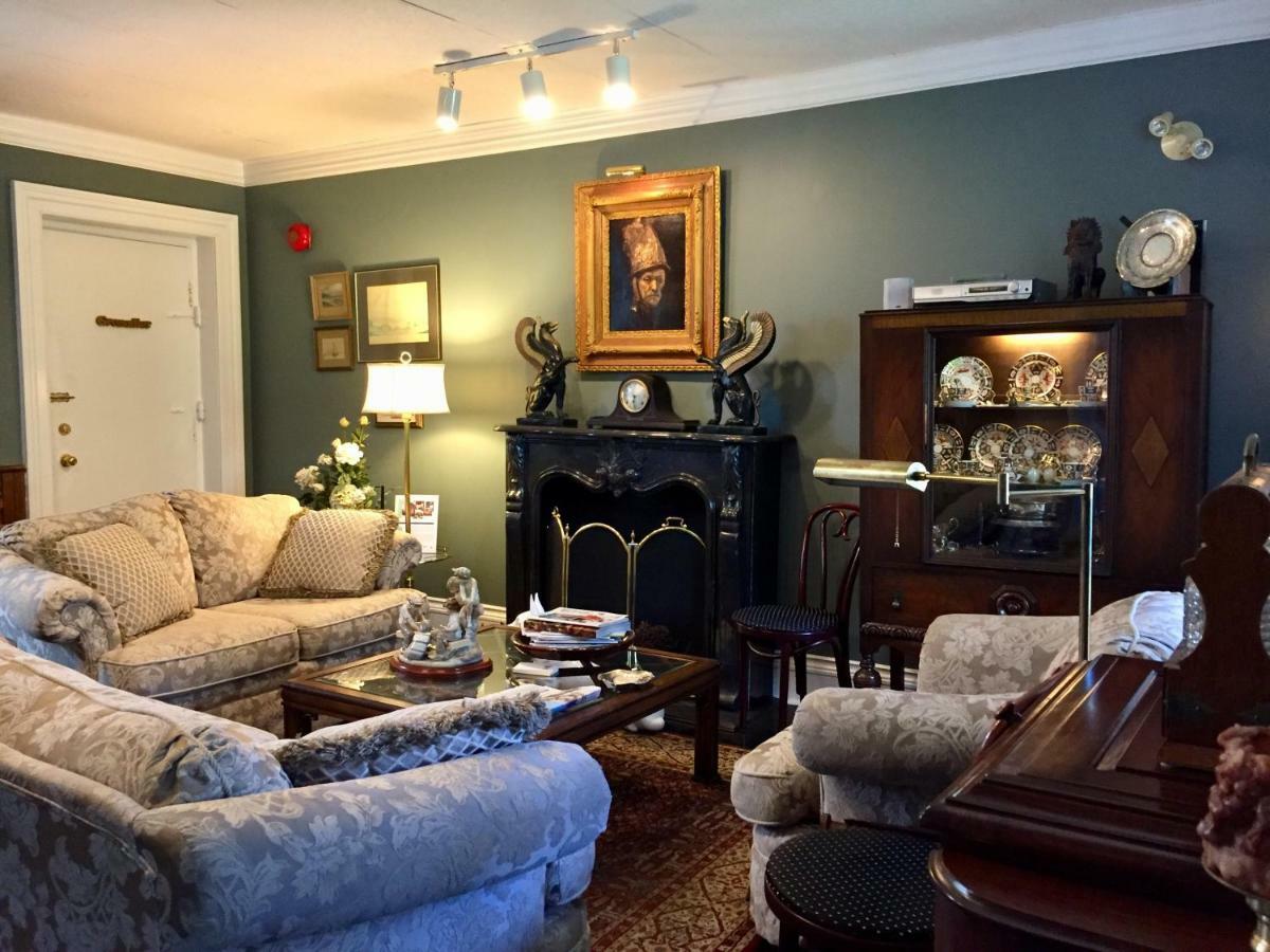 Trinity House Inn Gananoque Bagian luar foto
