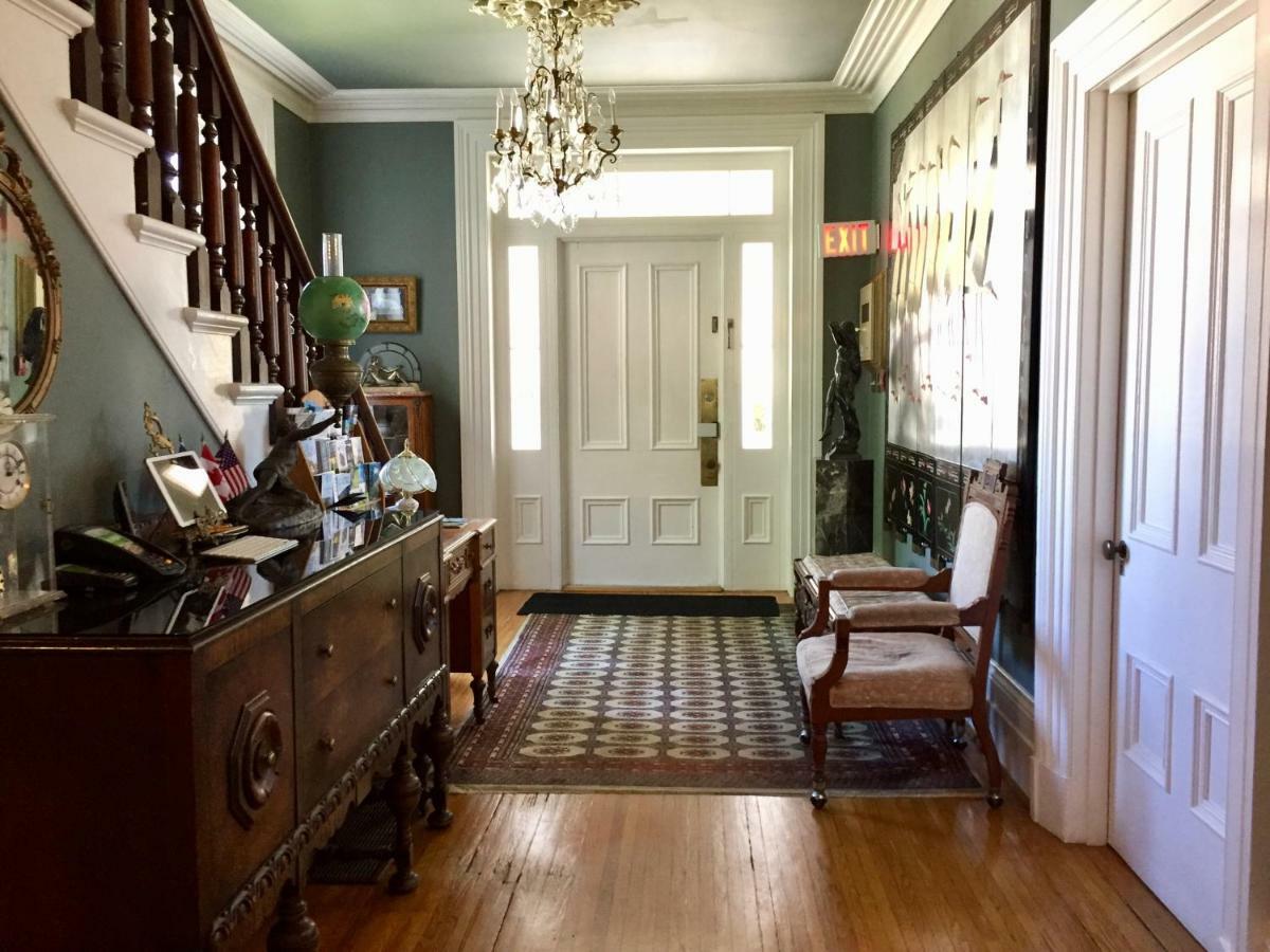 Trinity House Inn Gananoque Bagian luar foto