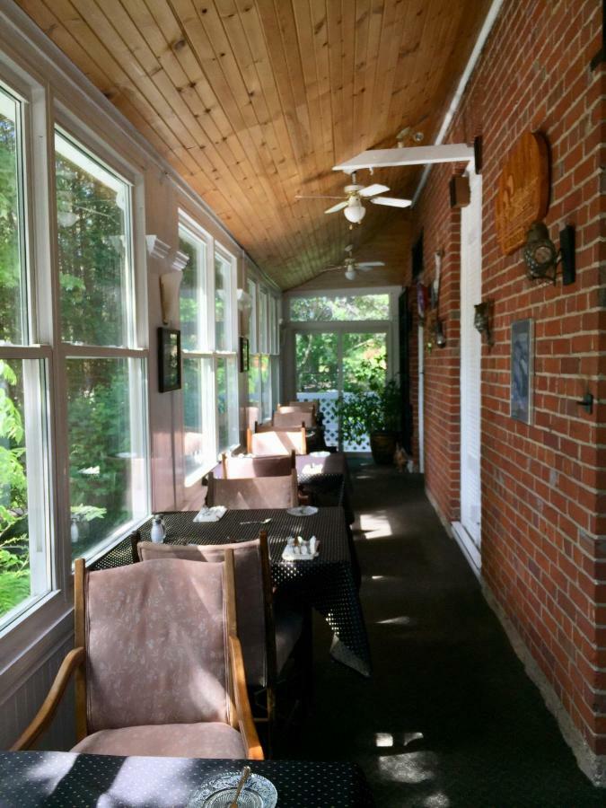 Trinity House Inn Gananoque Bagian luar foto