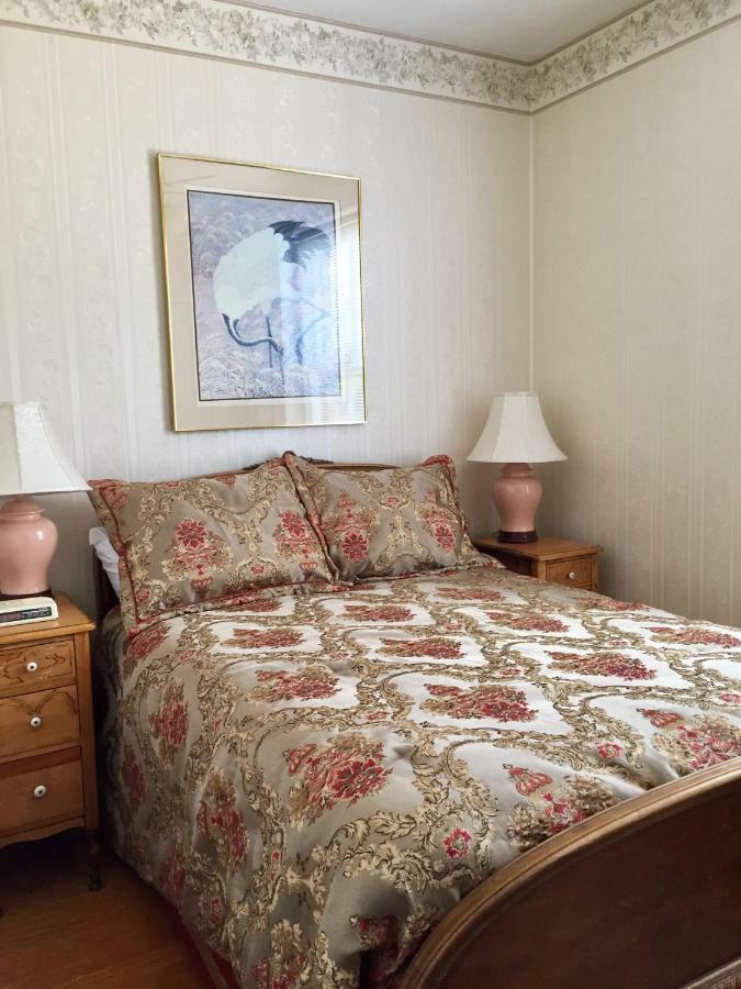 Trinity House Inn Gananoque Bagian luar foto